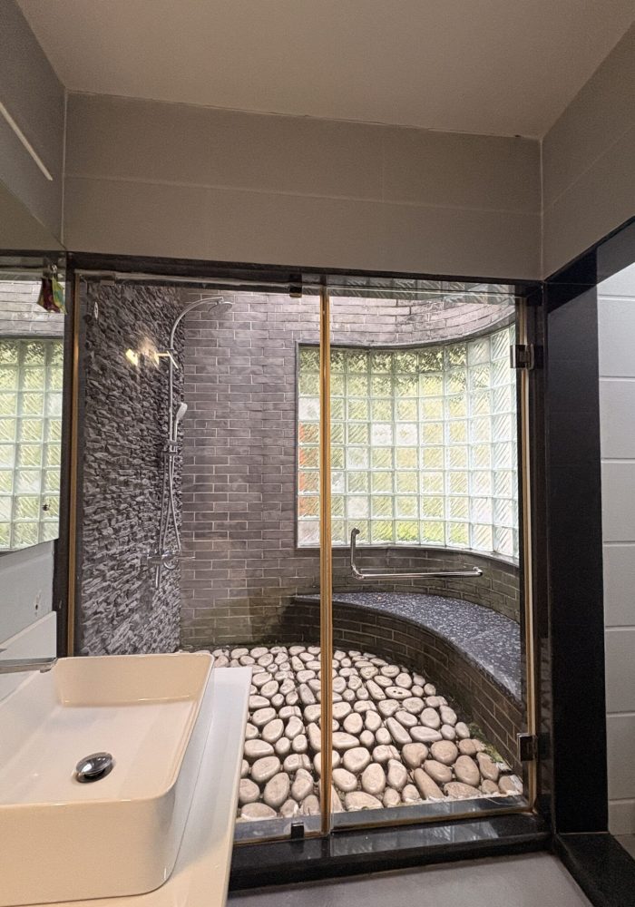 Suite open shower
