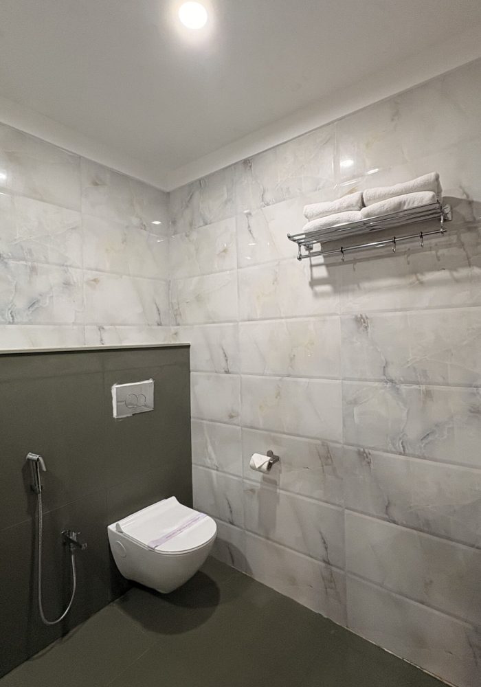 Modern Bathroom in The cottage Room at Aarian Woods Resort