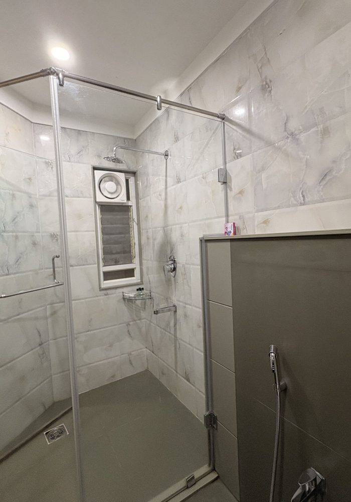 Modern Bathroom in The cottage Room at Aarian Woods Resort