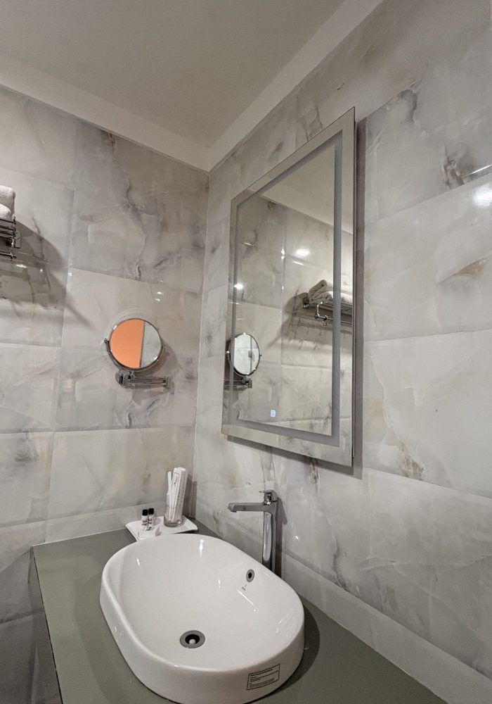 Modern Bathroom in The cottage Room at Aarian Woods Resort